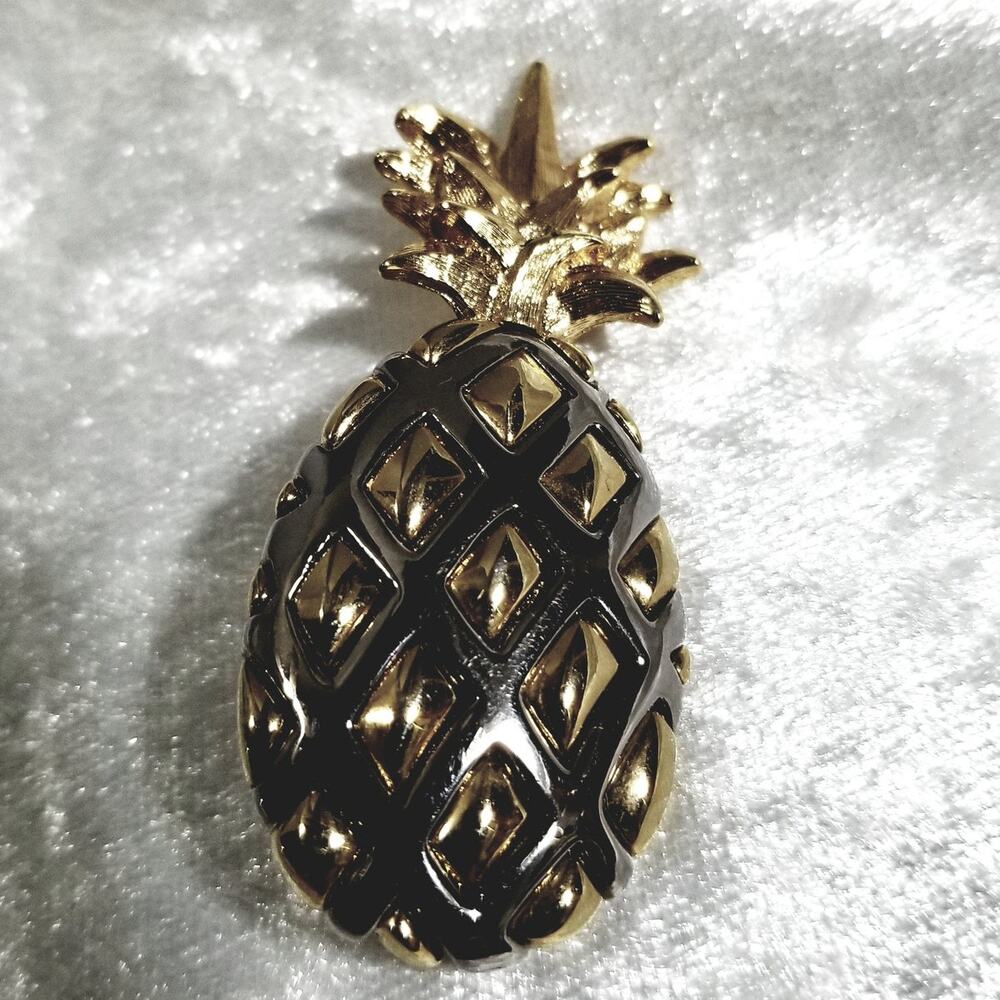LC pineapple vintage Liz Claiborne 2 1/2"x1" brooch 1.1884